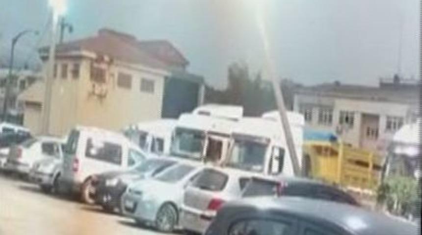 Elektrik Direğindeki Teller Bomba Gibi Patladı