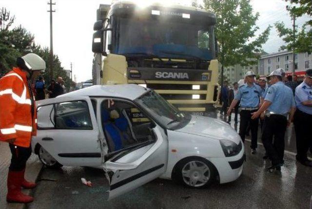 Kastamonu'da Kamyon Otomobile Çarptı: 1 Ölü