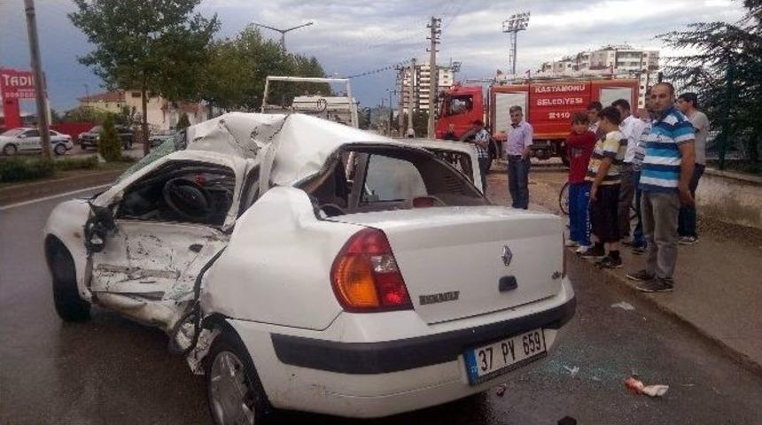 Kastamonu&rsquo;da Kamyon İle Otomobil &Ccedil;arpıştı: 1 &Ouml;l&uuml;