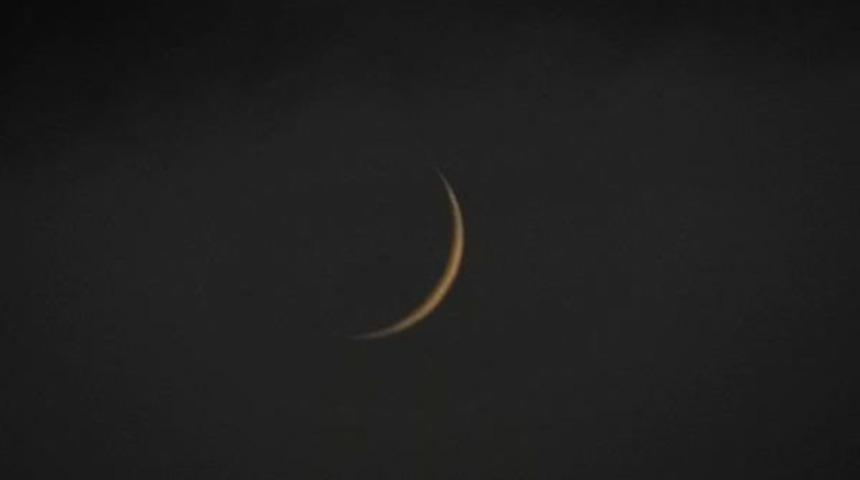 Ramazan'ın Ilk G&uuml;n&uuml;nde Hilal G&ouml;r&uuml;nd&uuml;