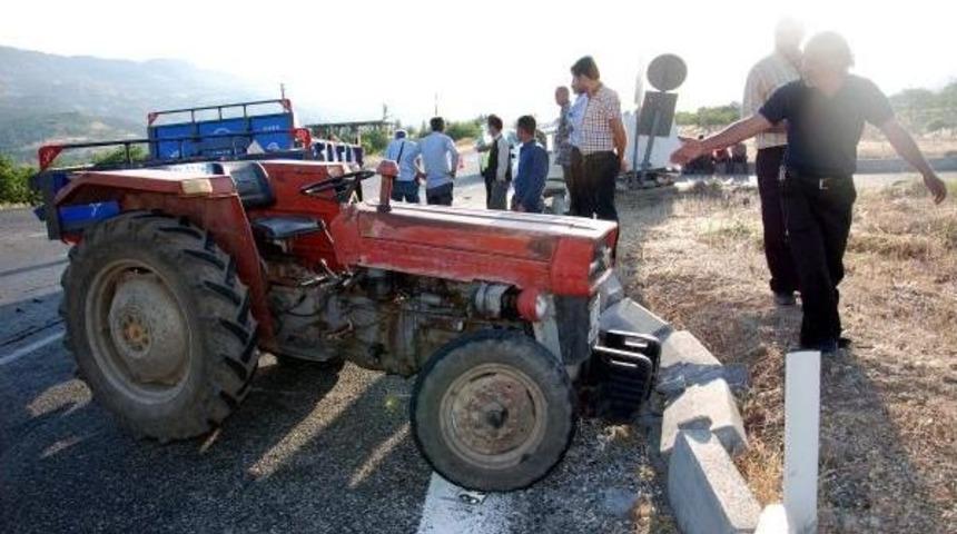 Adıyaman'da Trakt&ouml;r Ile Otomobil &Ccedil;arpıştı: 7 Yaralı