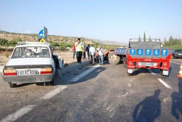 Adıyaman'da Traktör Ile Otomobil Çarpıştı: 7 Yaralı