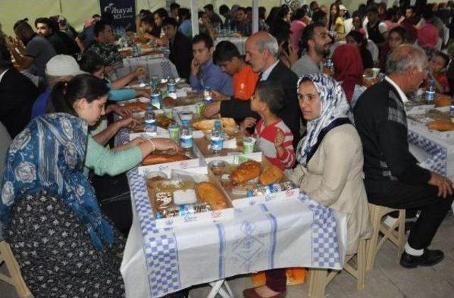 Sivas'ta Ramazan Çadırına Yoğun Talep