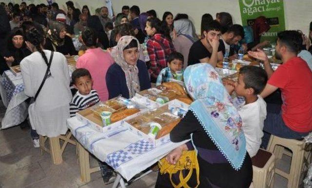 Sivas'ta Ramazan Çadırına Yoğun Talep