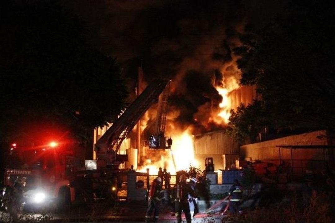 Kocaeli&rsquo;nde Fabrika Yangını