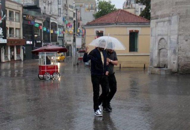 İstanbul'da Yağmur Etkili Oluyor