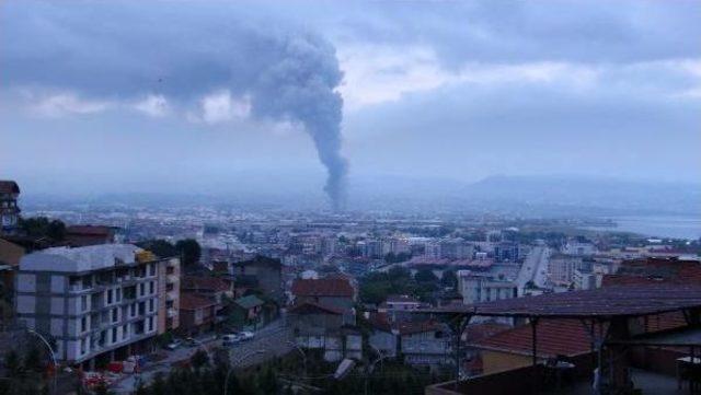 Kocaeli'nde Fabrika Yangını