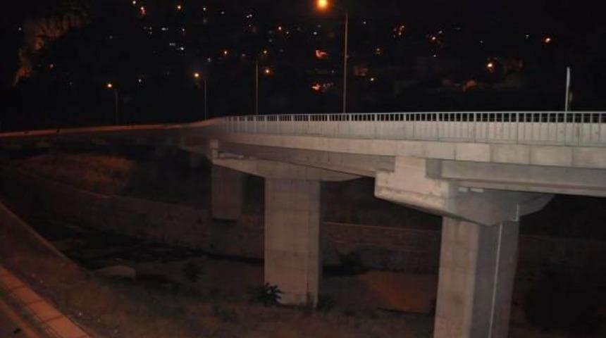 Motosikletiyle 20 Metre Y&uuml;kseklikten D&uuml;şerek &Ouml;ld&uuml;