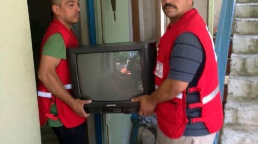 Aydın Kızılay İhtiya&ccedil; Sahibi Aileye Yuva Kurdu