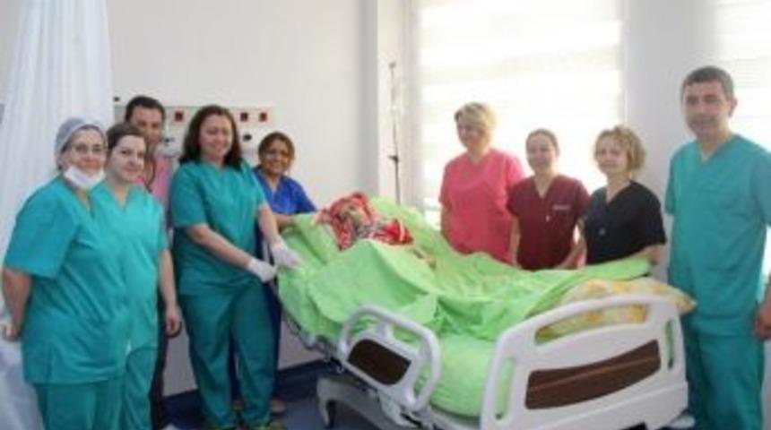 90 Yaşında 6 Tane Dişi &Ccedil;ekildi