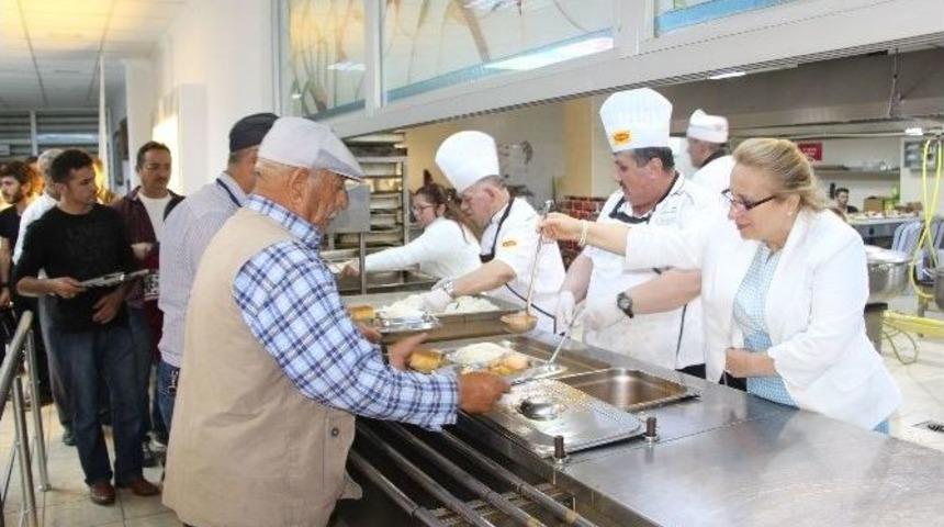 Bolu&rsquo;da İlk İftar Aşevinde Verildi