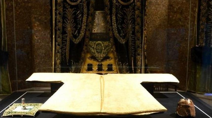 Hırka-i Şerif Ziyarete A&ccedil;ıldı