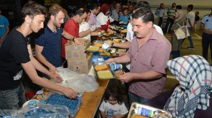 Bursalılar, Btso İftar Sofralarında İlk Oru&ccedil;larını A&ccedil;tı