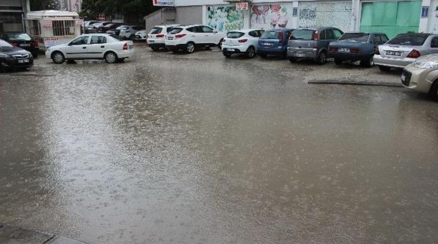 Sağanak Yağış Denizli&rsquo;de Etkili Oldu