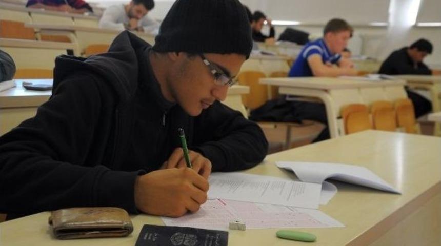 Yabancı Uyruklu &Ouml;ğrenci Başvuruları S&uuml;r&uuml;yor