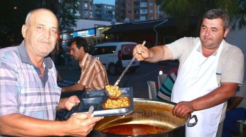 Torbalı&rsquo;da Sokak İftarına Yoğun İlgi