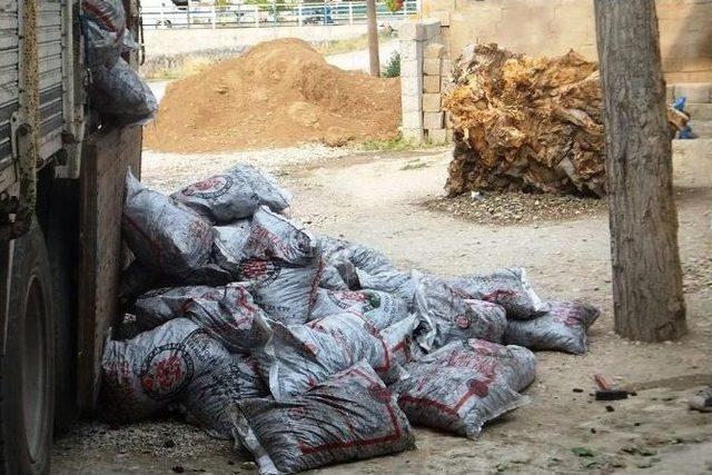 Van’da Muhtaç Ailelere Kömür Yardımının Dağıtımına Başlandı