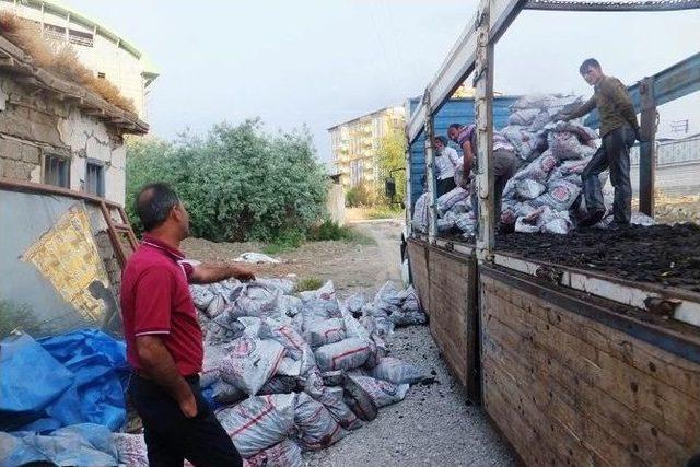 Van’da Muhtaç Ailelere Kömür Yardımının Dağıtımına Başlandı