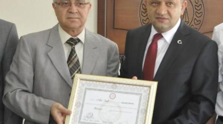 Bakan Fikri Işık Mazbatasını Aldı