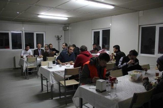 Vali Odabaş İlk Sahurunu T&uuml;nel İş&ccedil;ileri İle Yaptı 1