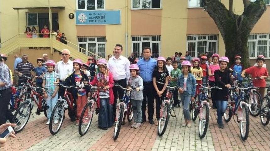 Kartepe&rsquo;de Bisikletini Almayan 5. Sınıf &Ouml;ğrencisi Kalmadı