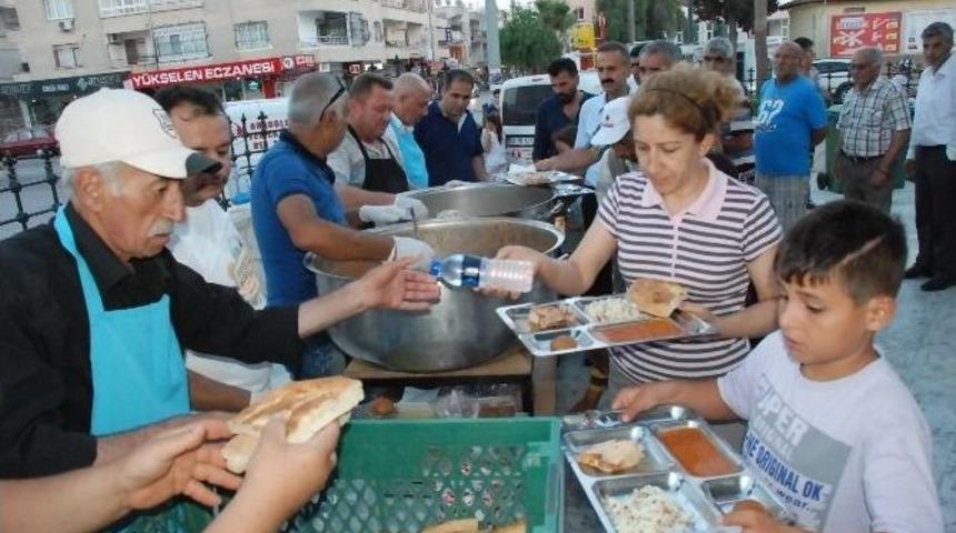 Didim&rsquo;de Merkez Camisi &Ouml;n&uuml;nde İftar &Ccedil;adırı Kuruldu