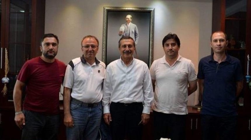 İsten &Ccedil;ıkartılan Eylemci İş&ccedil;iler Başkan Ata&ccedil;&rsquo;ı Ziyaret Etti