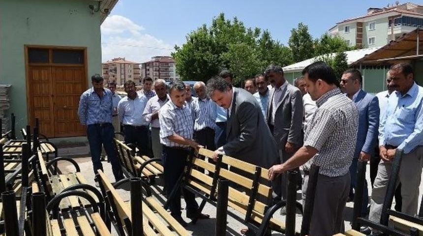 B&uuml;y&uuml;kşehir Belediyesi Muhtarlara Bank Dağıttı