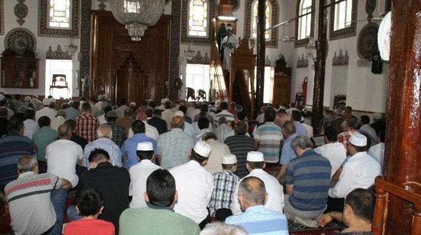 Devrek&rsquo;te Ramazan Ayı&rsquo;nı İlk Cuma Namazı Huşu İ&ccedil;erisinde İdrak Edildi