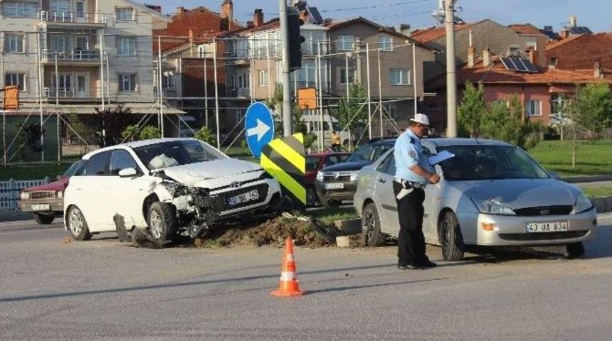 Tavşanlı&rsquo;da Trafik Kazası: 2 Yaralı