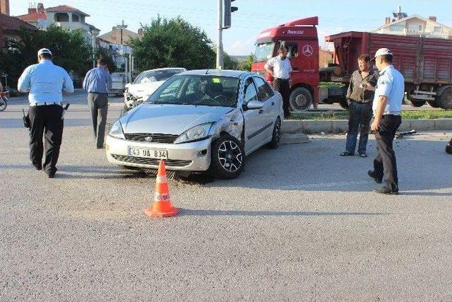 Tavşanlı’da Trafik Kazası: 2 Yaralı