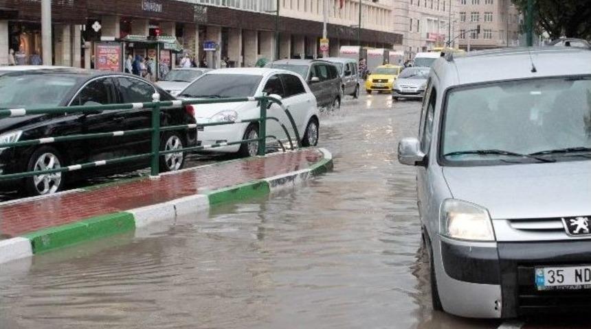 Bursalılar Yağmura Hazırlıksız Yakalandı