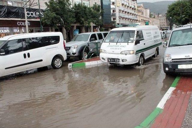 Bursalılar Yağmura Hazırlıksız Yakalandı