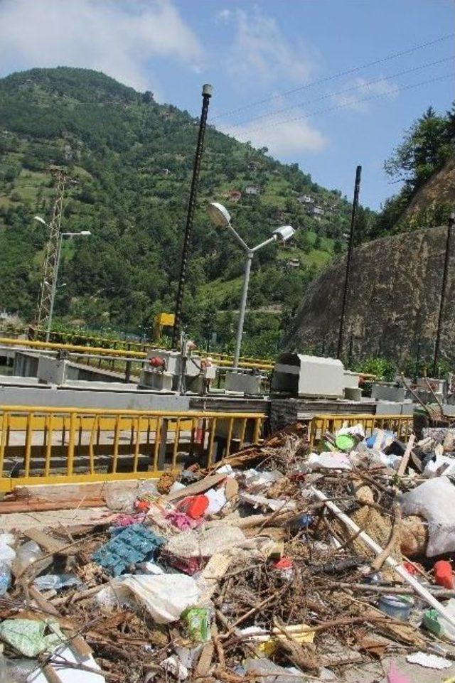 Hes’ler Elektrik Üretirken Bir Yandan Da Dereleri Temizliyor