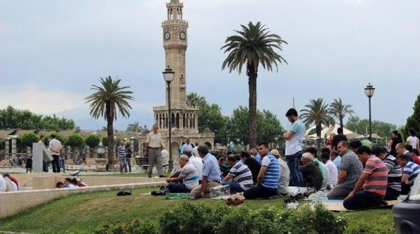 İzmir&rsquo;de Demirel İ&ccedil;in Gıyabi Cenaze Namazı