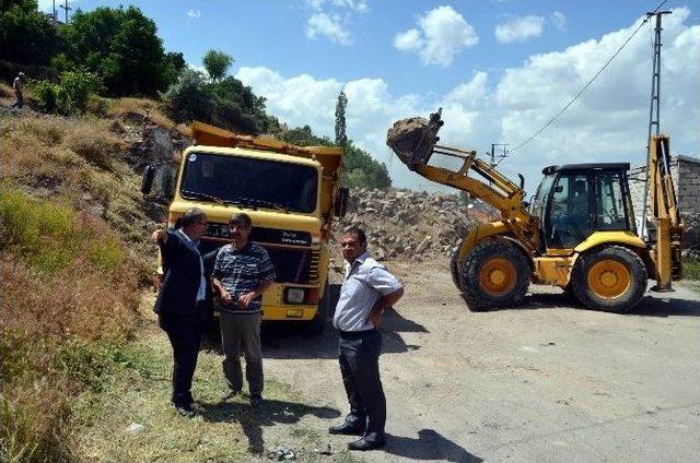 Bünyan Belediyesi Harabe Binaları Yıkıyor