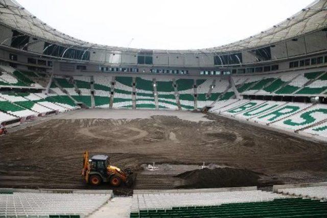 Bursa Timsah Arena’Da Sıra Çimlere Geldi