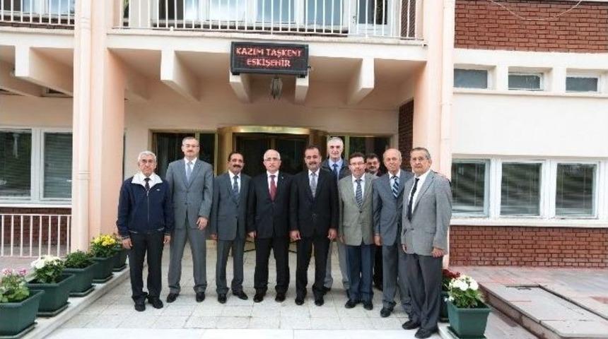 Vali Tuna&rsquo;dan Emekliye Ayrılan Kavuncuoğlu&rsquo;na Ziyaret
