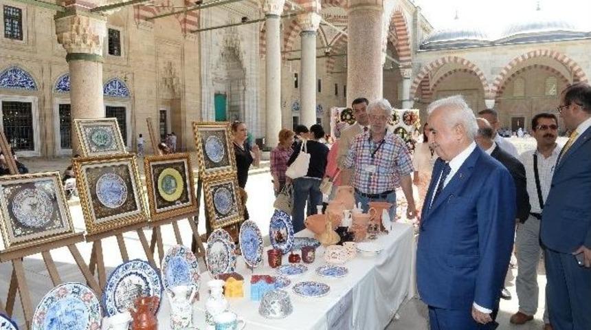 Selimiye Camii Bah&ccedil;esinde Yıl Sonu Sergisi A&ccedil;ıldı
