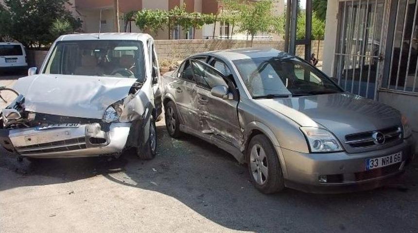 Adıyaman&rsquo;da Trafik Kazası: 2 Yaralı