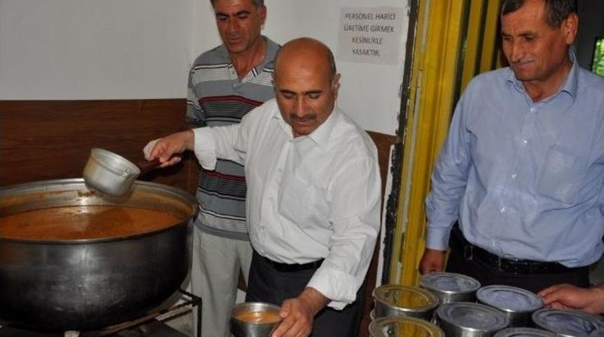 Bayat Belediyesi&rsquo;nden 350 Aileye Sıcak Yemek