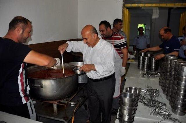 Bayat Belediyesi&rsquo;nden 350 Aileye Sıcak Yemek 1