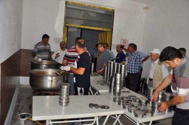 Bayat Belediyesi&rsquo;nden 350 Aileye Sıcak Yemek 2