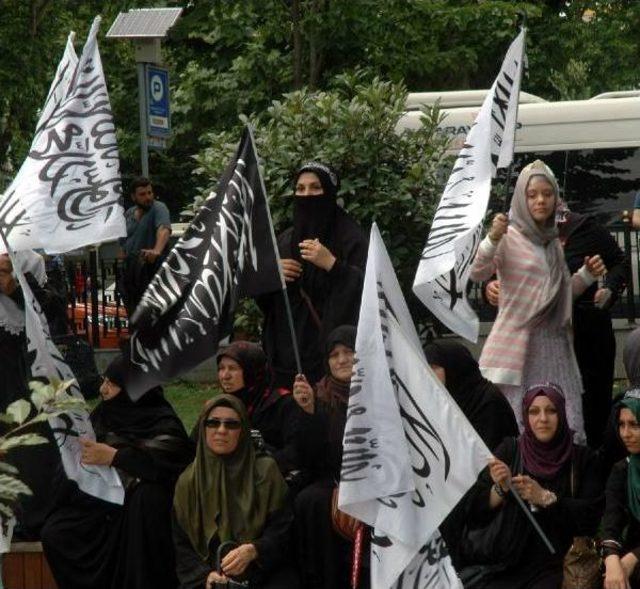 Hizb-Ut Tahrir Yaklaşık 2 Bin Kişinin Katıldığı Bir Gösteriyle Hilafet Çağrısı Yaptı