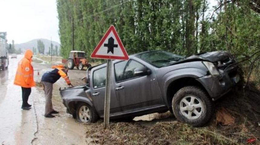 Burdur'da Zincirleme Kaza: 4 Yaralı