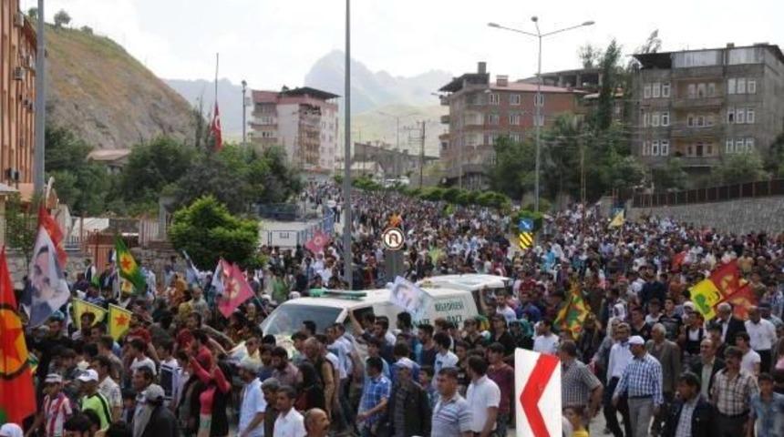 Suriye'de Işid'le &Ccedil;atışırken &Ouml;len 2 Ypg'li Hakkari'de Toprağa Verildi