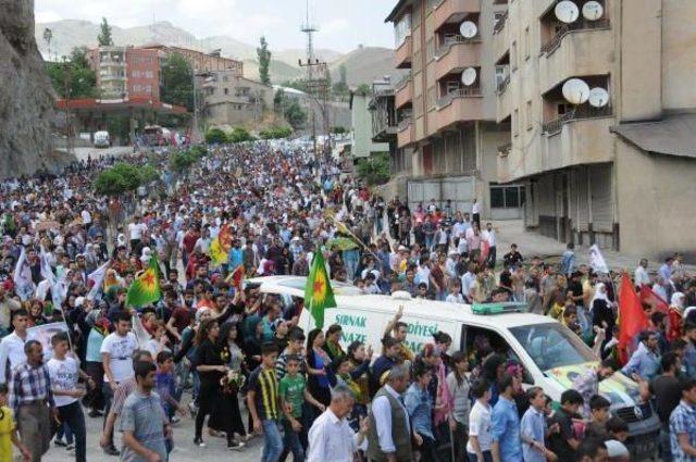 Suriye de Işid le &Ccedil;atışırken &Ouml;len 2 Ypg li Hakkari de Toprağa Verildi 2