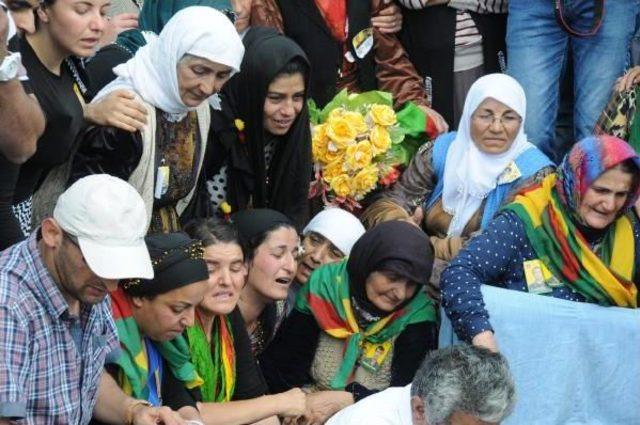 Suriye de Işid le &Ccedil;atışırken &Ouml;len 2 Ypg li Hakkari de Toprağa Verildi 3