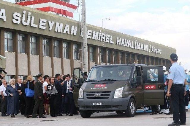 Demirel&rsquo;in Cenazesi Memleketinde 2