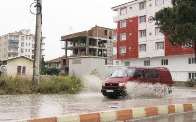 Burdur'da Şiddetli Yağış Hayatı Olumsuz Etkiledi